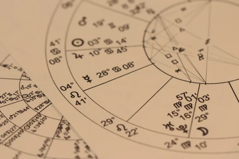 Voyante pour des séances liées à l'astrologie, Port, LEDA Marie Voyante